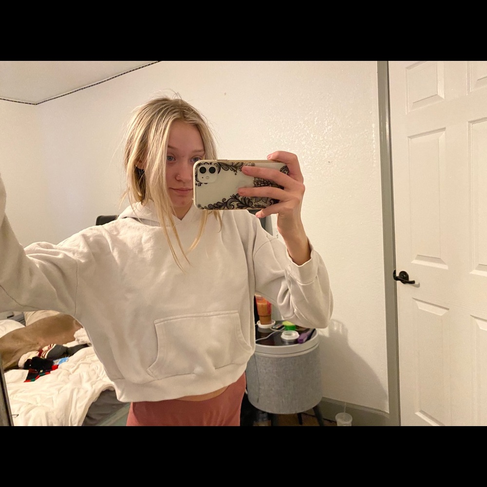 cropped white hoodie